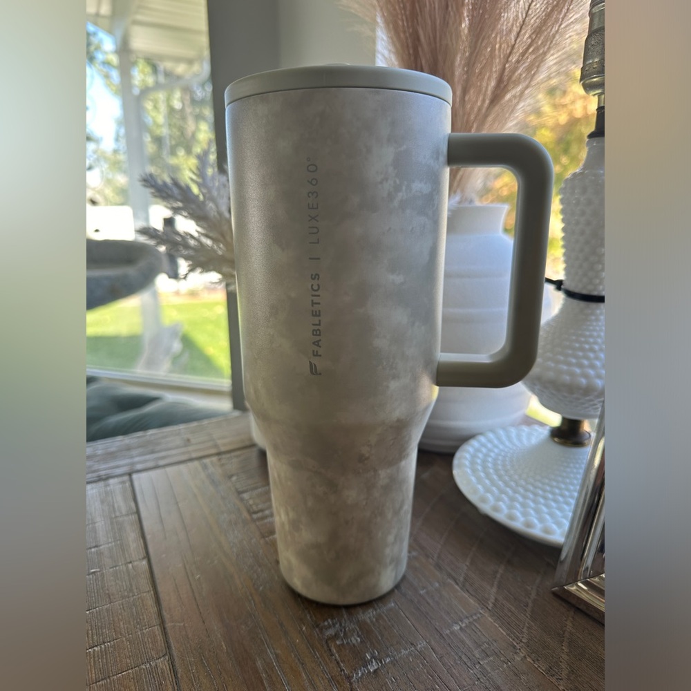 SPECIAL RELEASE! Brand new HydroJug Traveler 40oz in Sage.